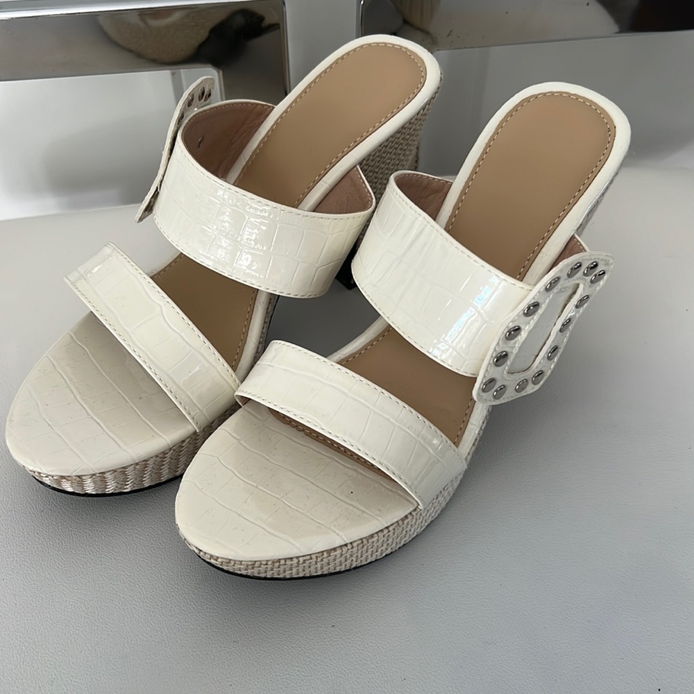 Brand new never been worn ladies shoe - Picture 1 of 7